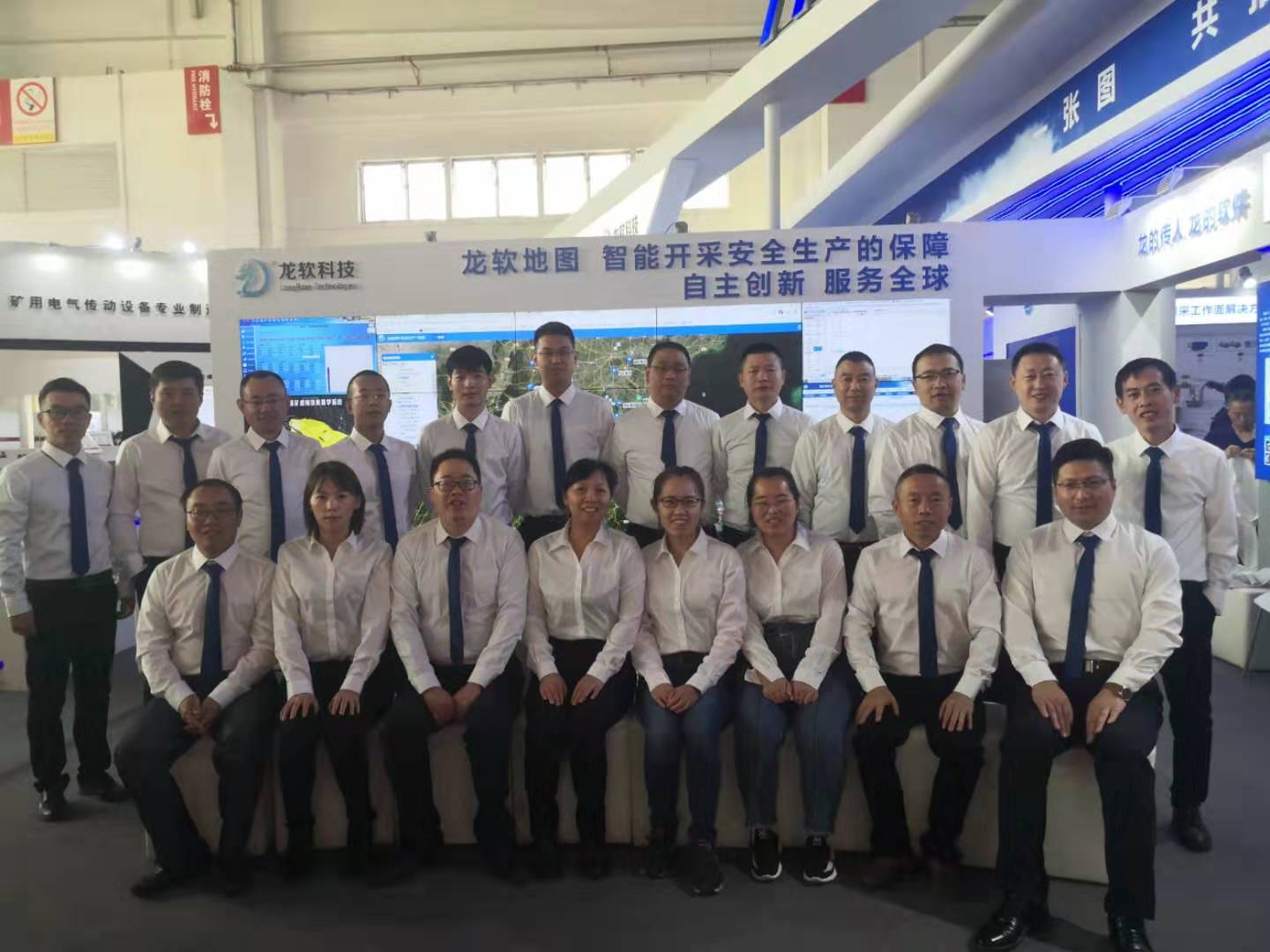 龍軟員工.jpg 龍軟員工.jpg